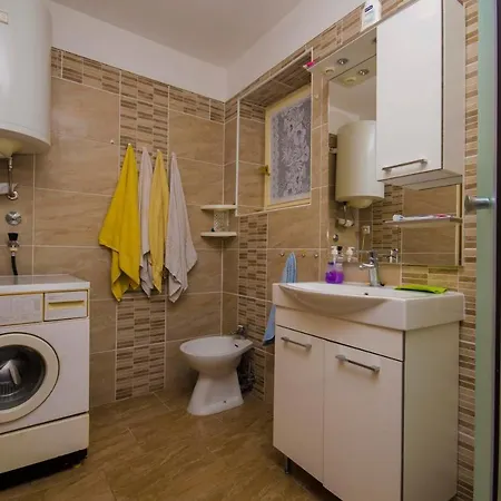Apartment Gogic *